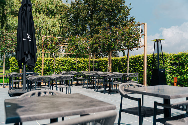 terrasse-la-table-des-jardins